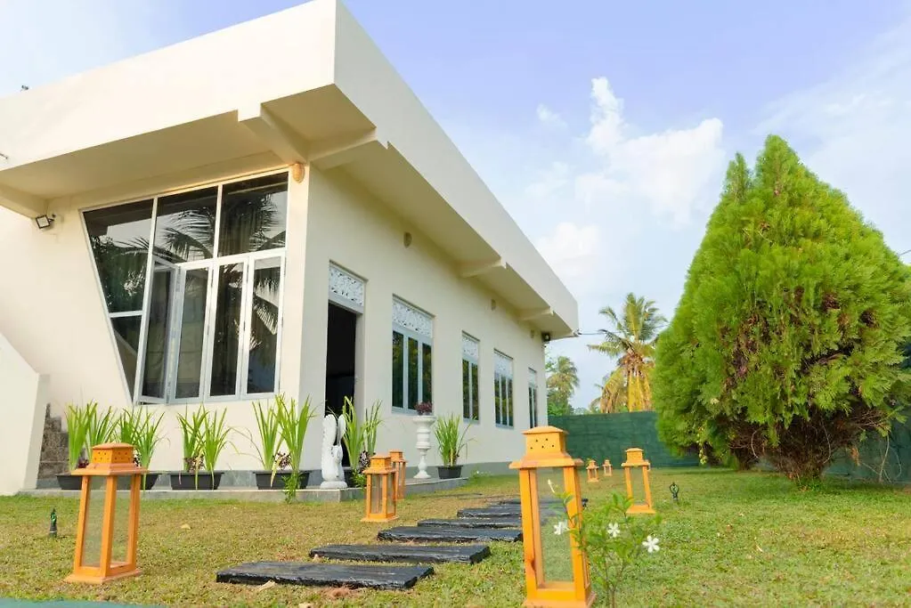 Bliss Loft - Fully Furnished Villa At Kurana, Katunaya Cmb With Tranfer Negombo Guest house